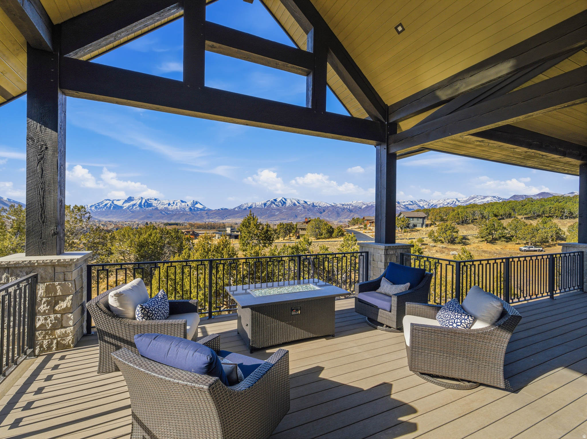 RED LEDGES - Residential