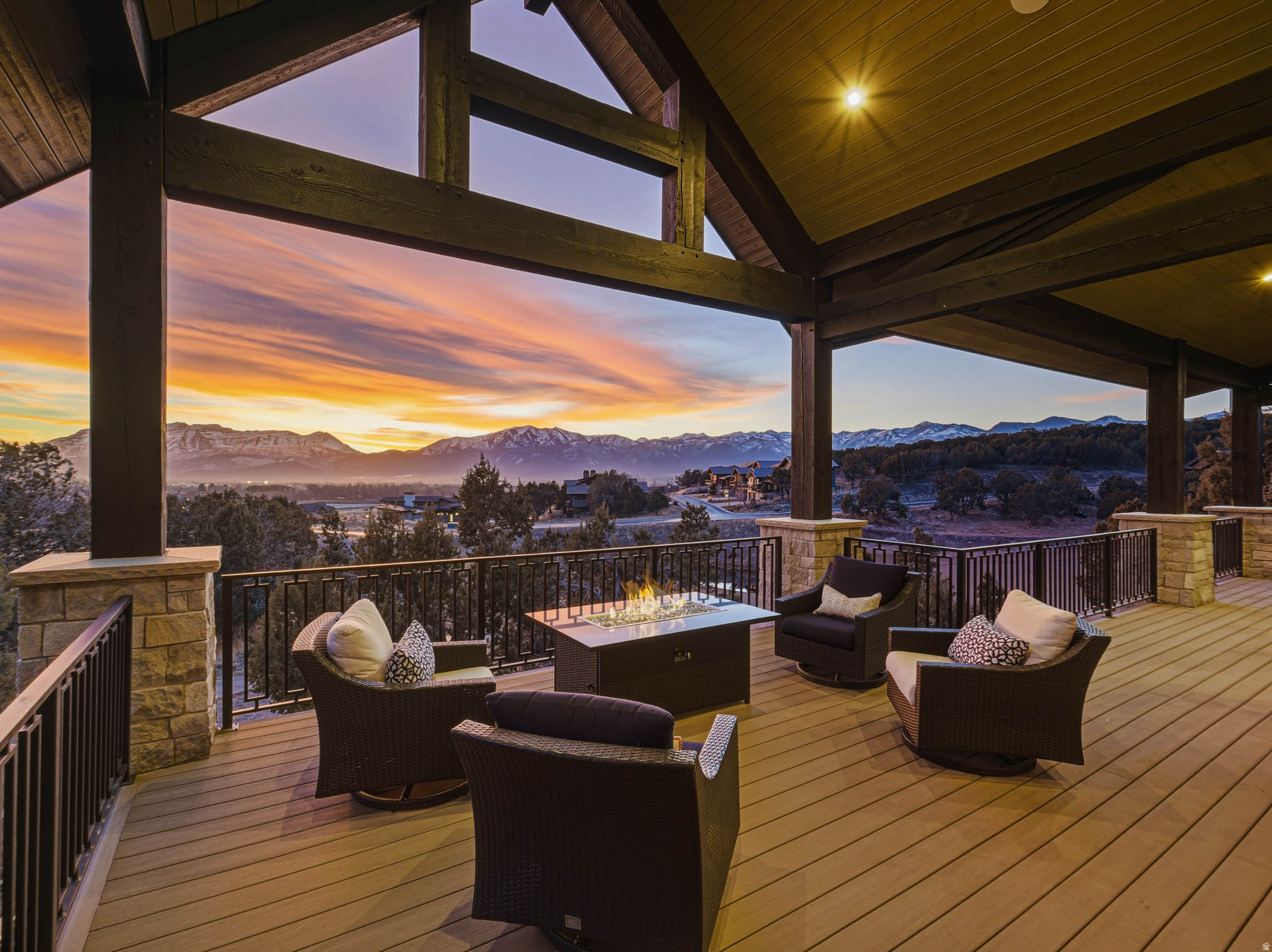 RED LEDGES - Residential