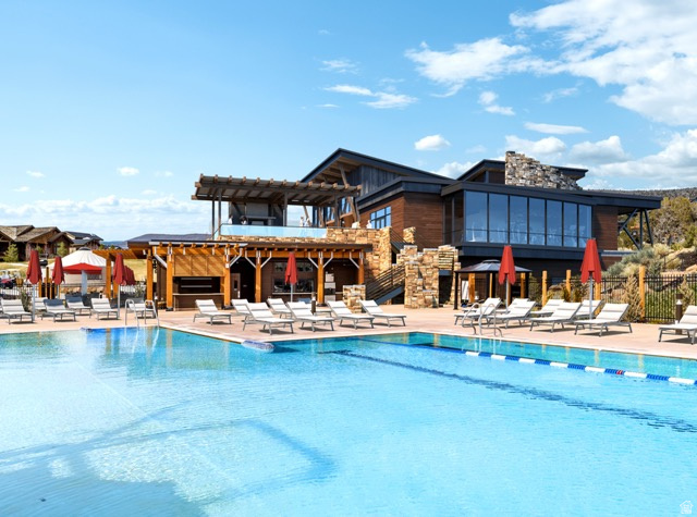 RED LEDGES - Residential