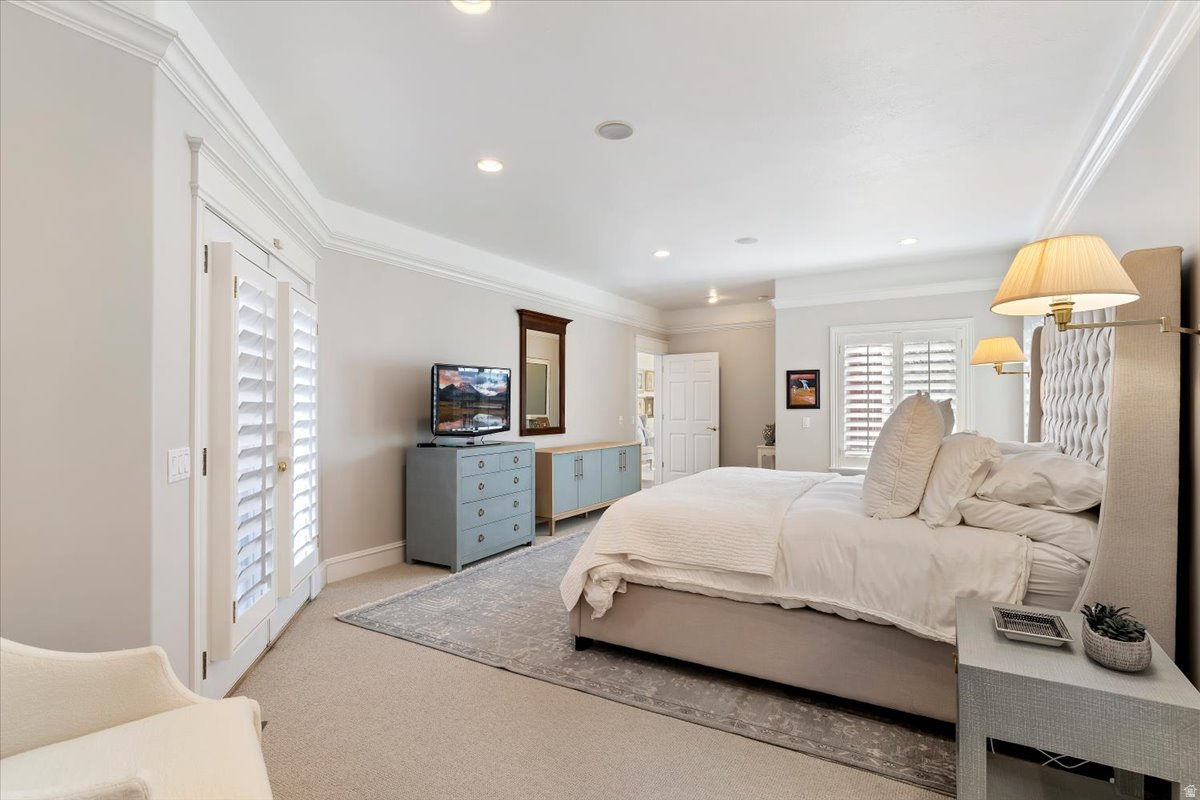 HAMPTON COURT - Residential