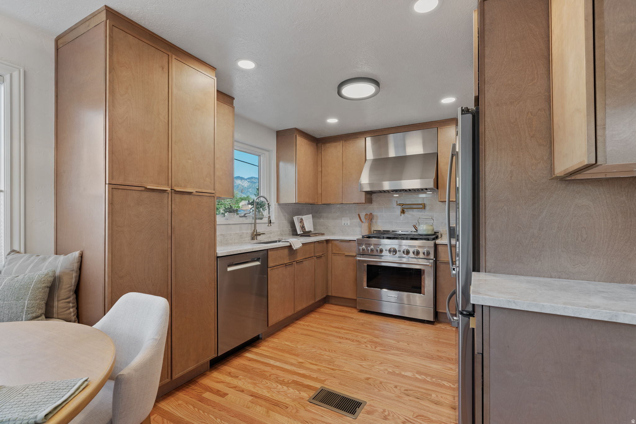 BEVERLY HEIGHTS - Residential