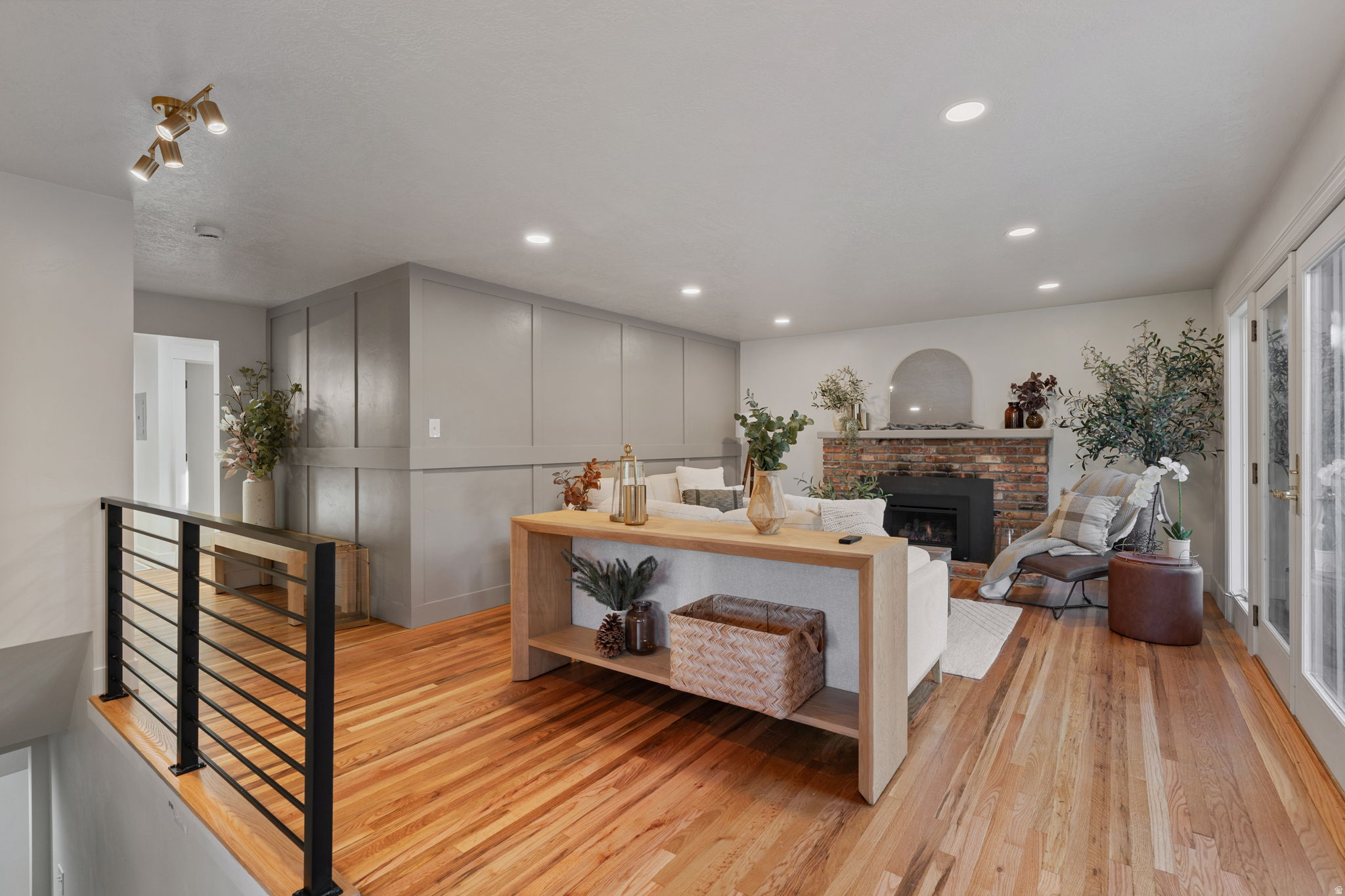 BEVERLY HEIGHTS - Residential