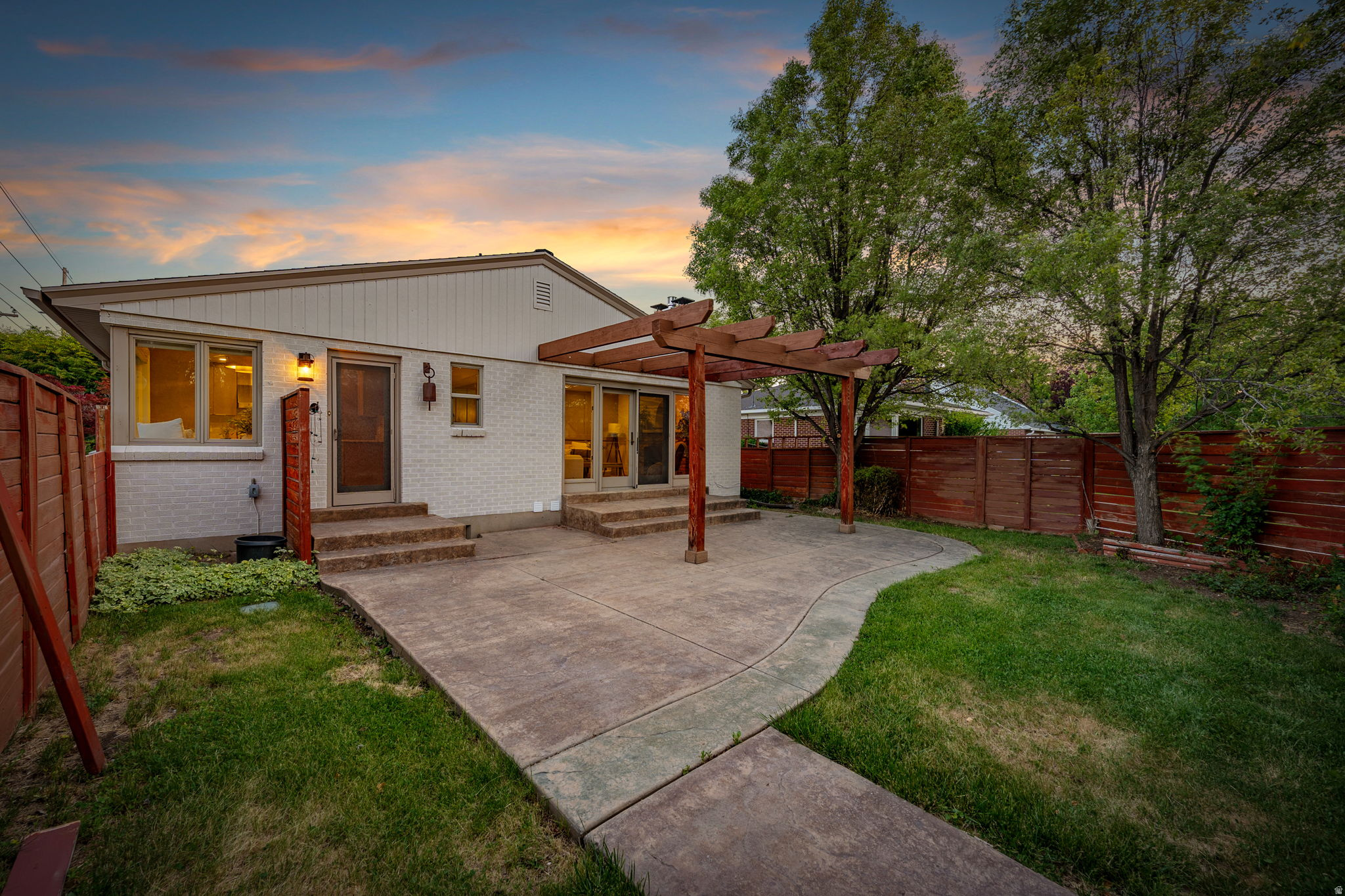 BEVERLY HEIGHTS - Residential