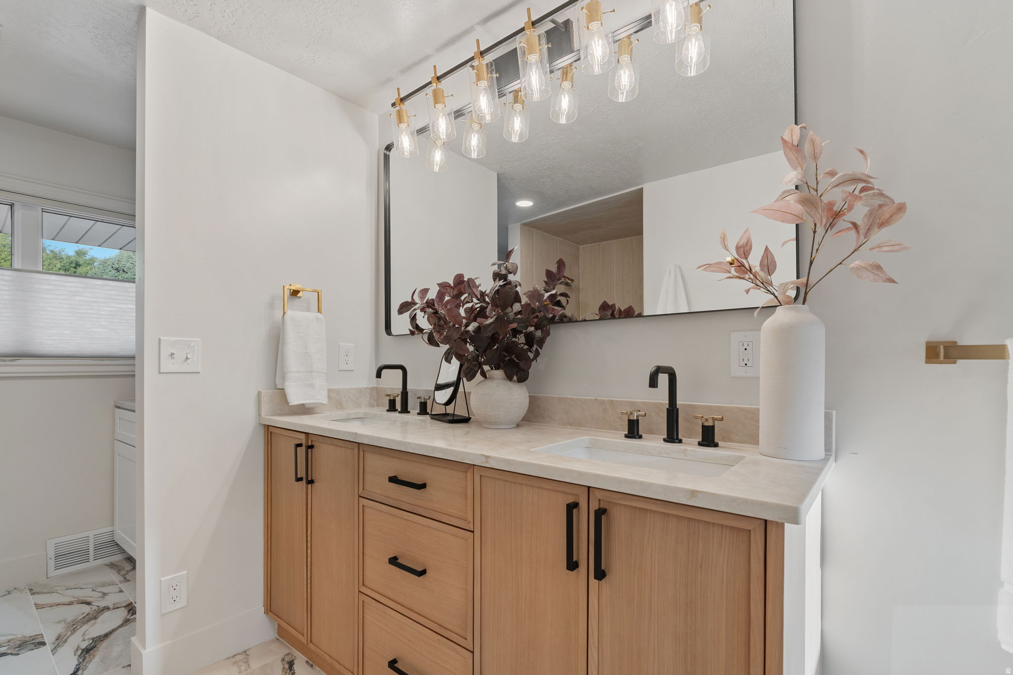 BEVERLY HEIGHTS - Residential