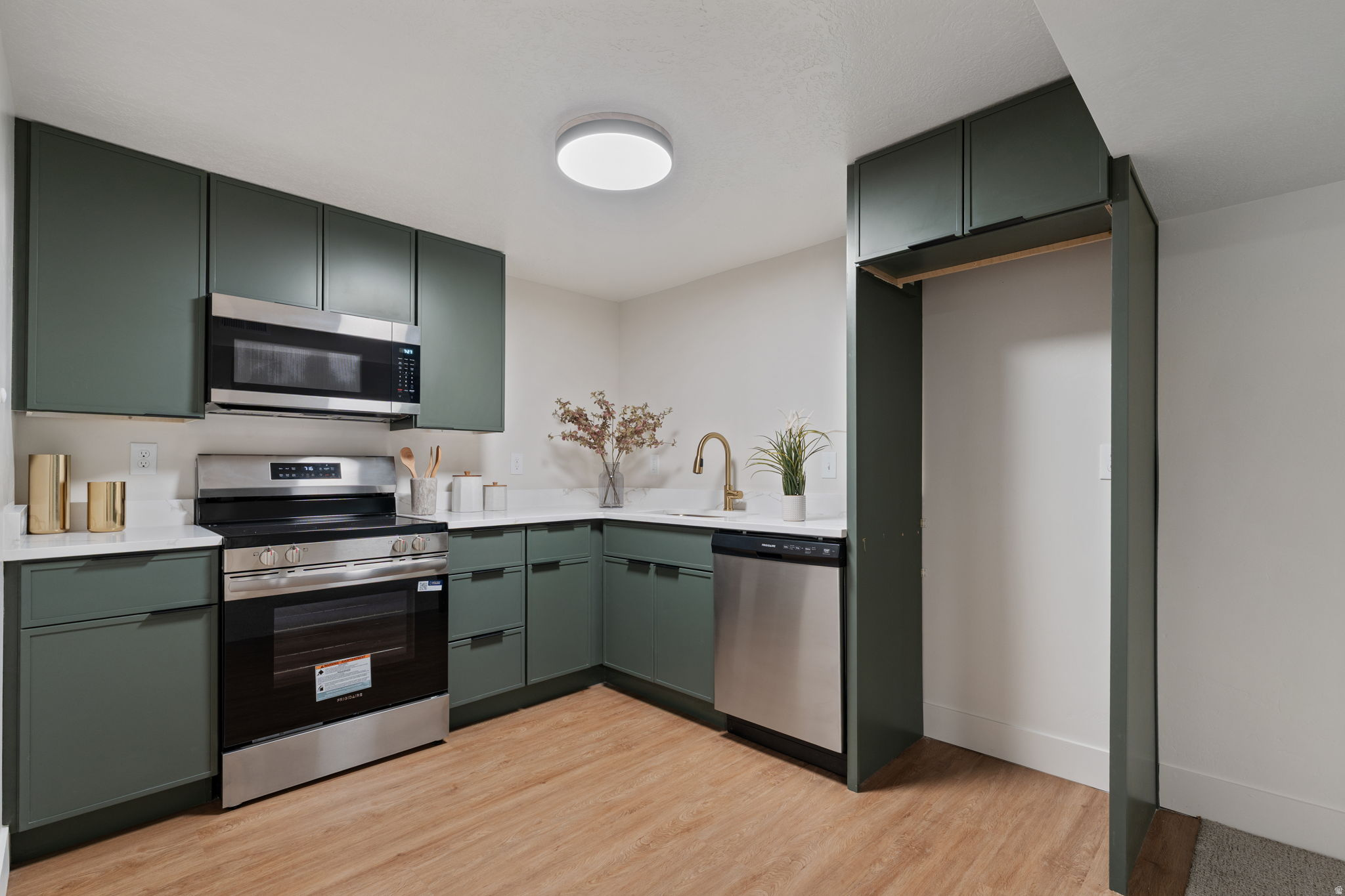 BEVERLY HEIGHTS - Residential