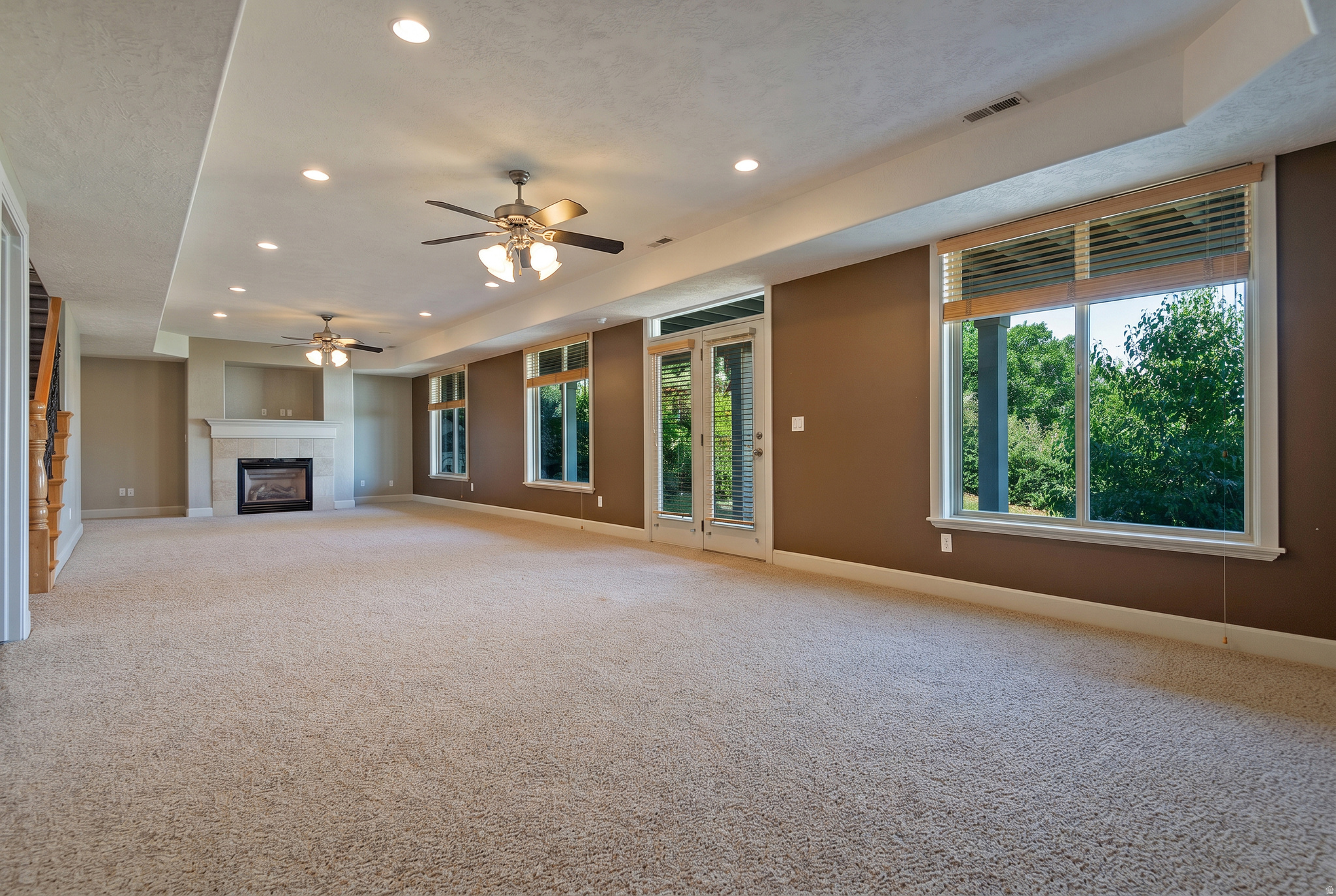 EAGLEPOINTE ESTATES - Residential