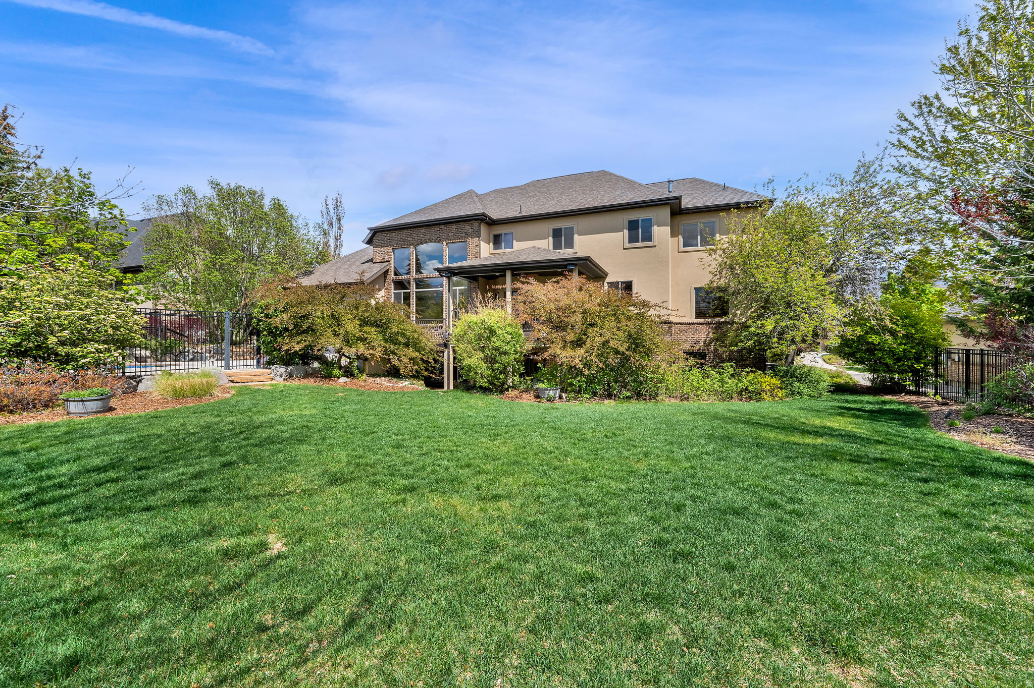 TWIN BRIDGES - Residential