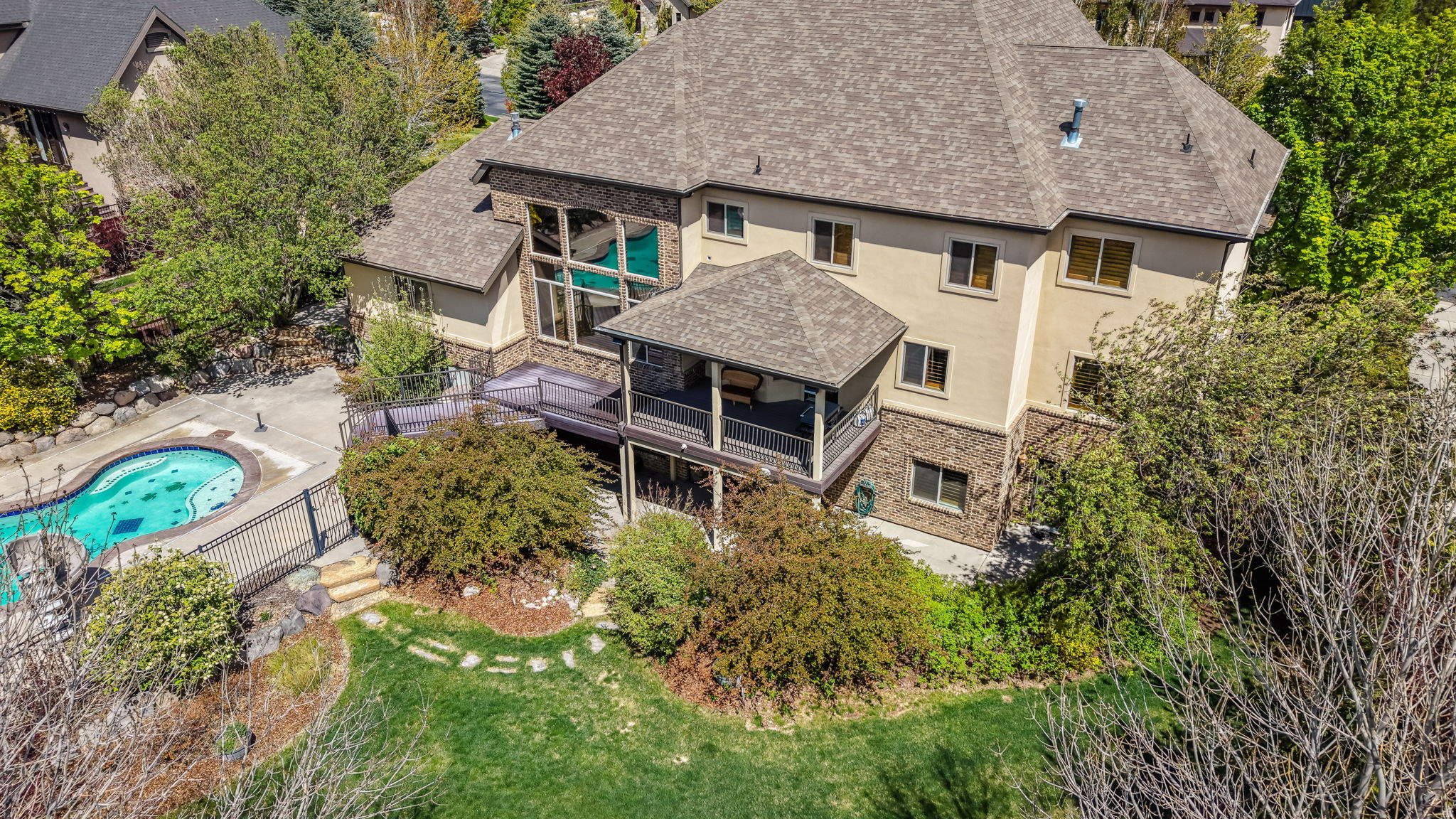 TWIN BRIDGES - Residential
