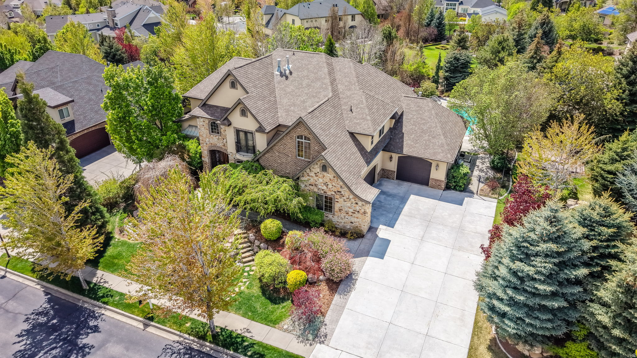 TWIN BRIDGES - Residential