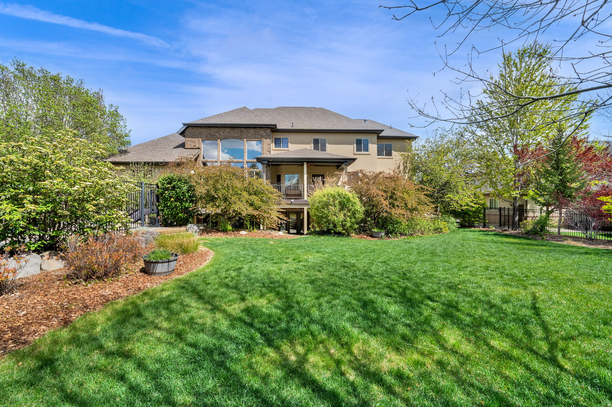 TWIN BRIDGES - Residential