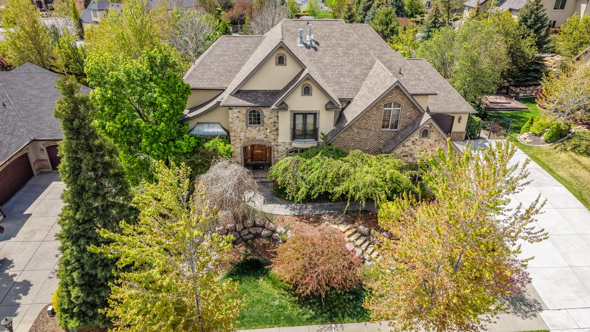 TWIN BRIDGES - Residential