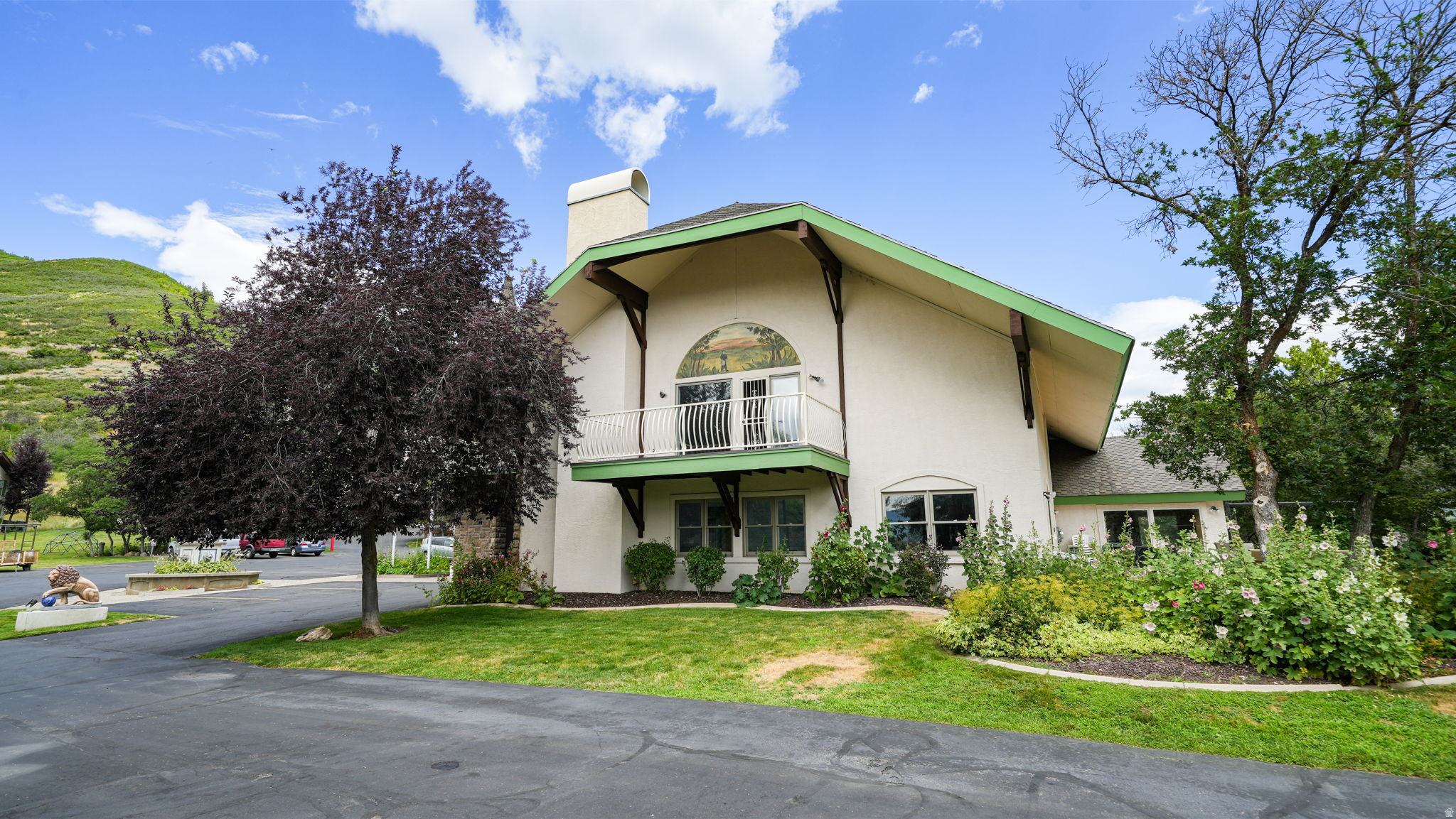 SWISS OAKS CONDOMINIUMS - Residential