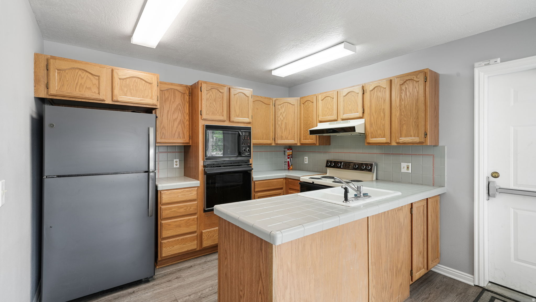 SWISS OAKS CONDOMINIUMS - Residential