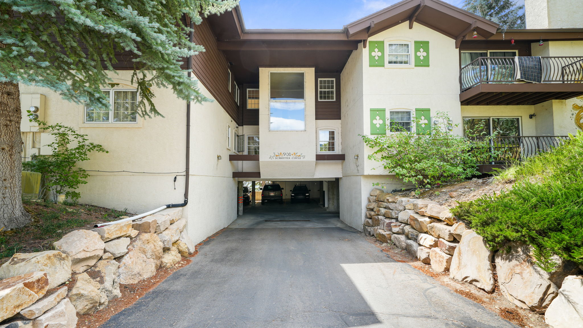 SWISS OAKS CONDOMINIUMS - Residential