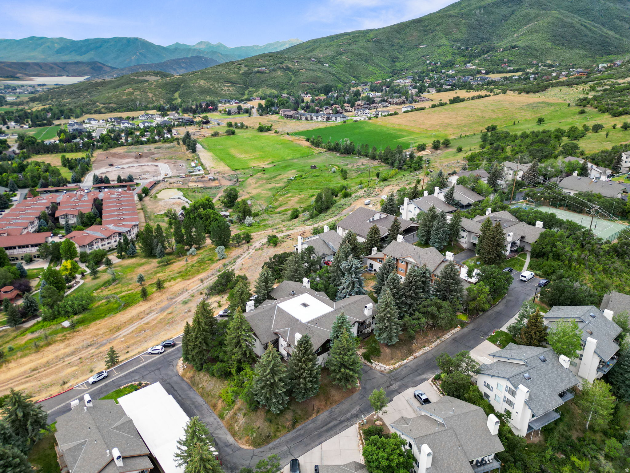 SWISS OAKS CONDOMINIUMS - Residential