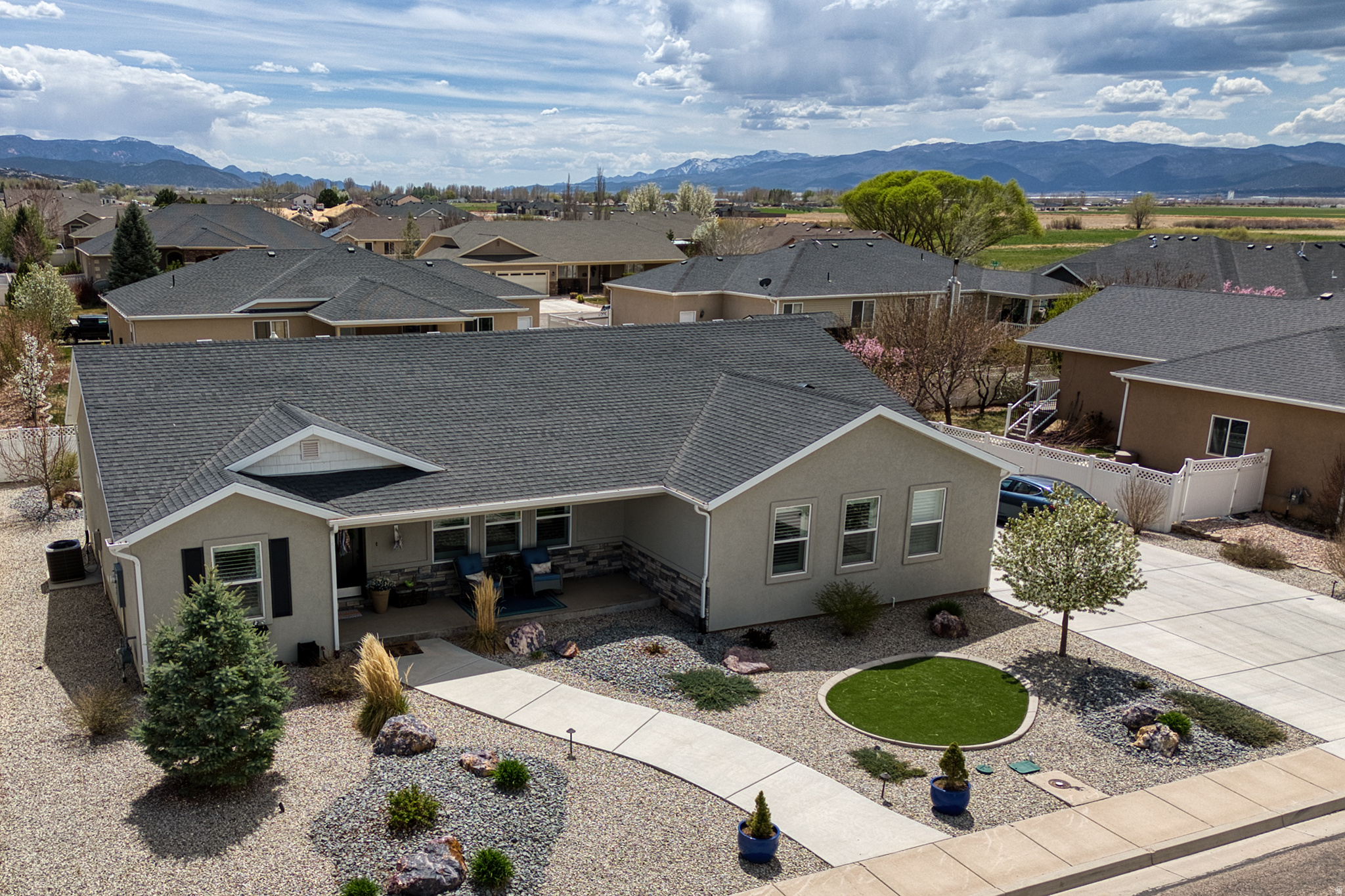 EQUESTRIAN POINTE - Residential