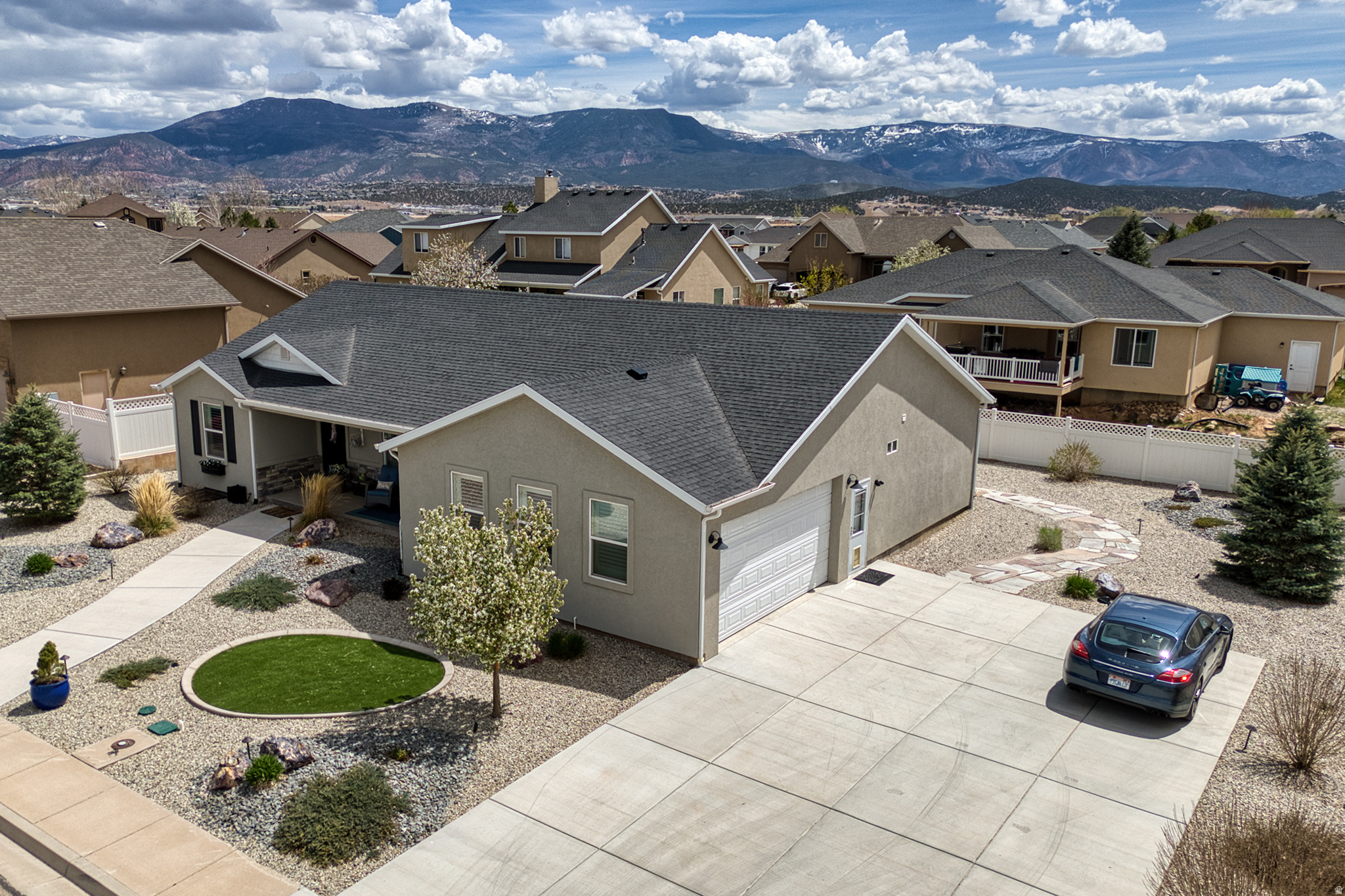 EQUESTRIAN POINTE - Residential