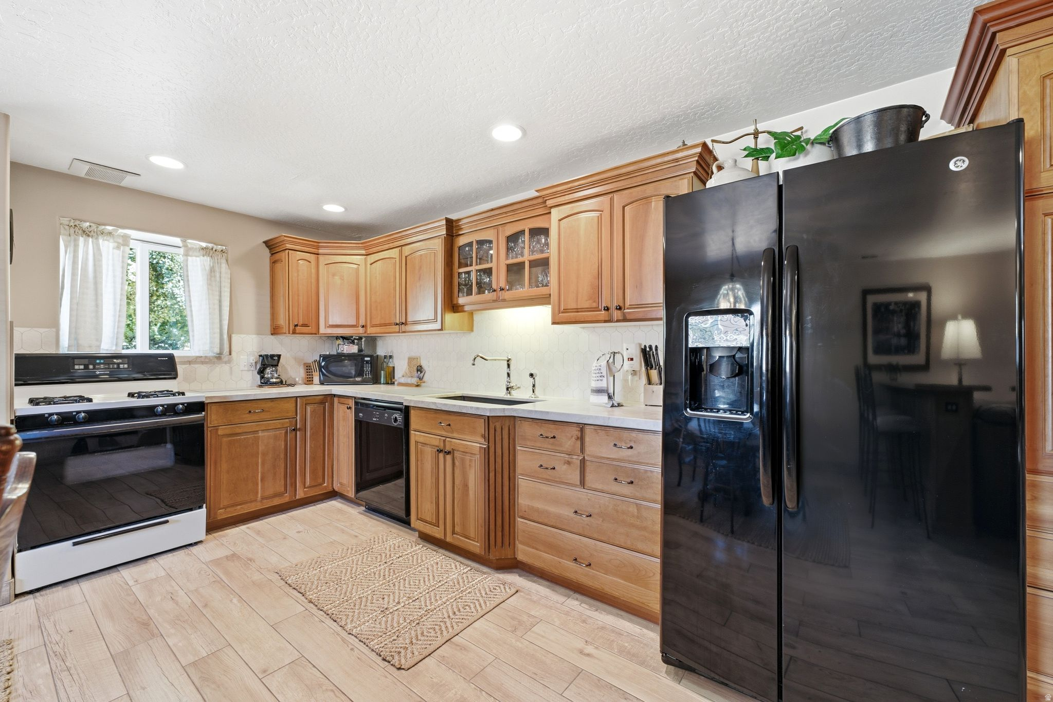 HIGHLAND ESTATES - Commercial Sale