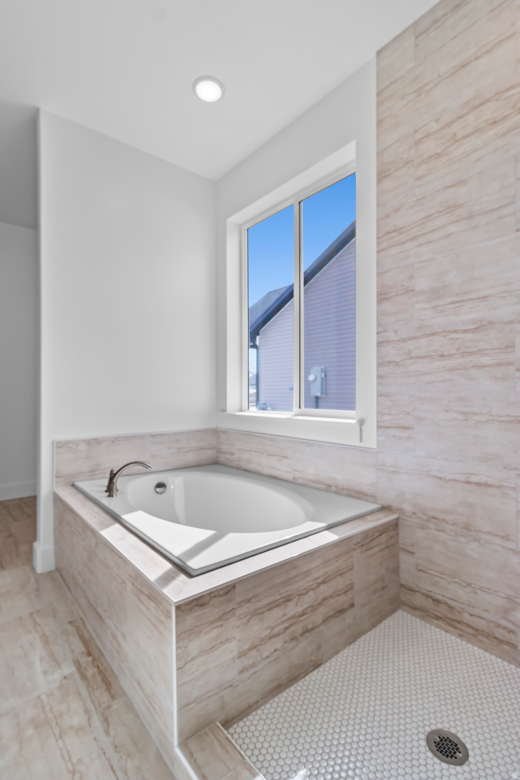 ENVISION ESTATES - Residential