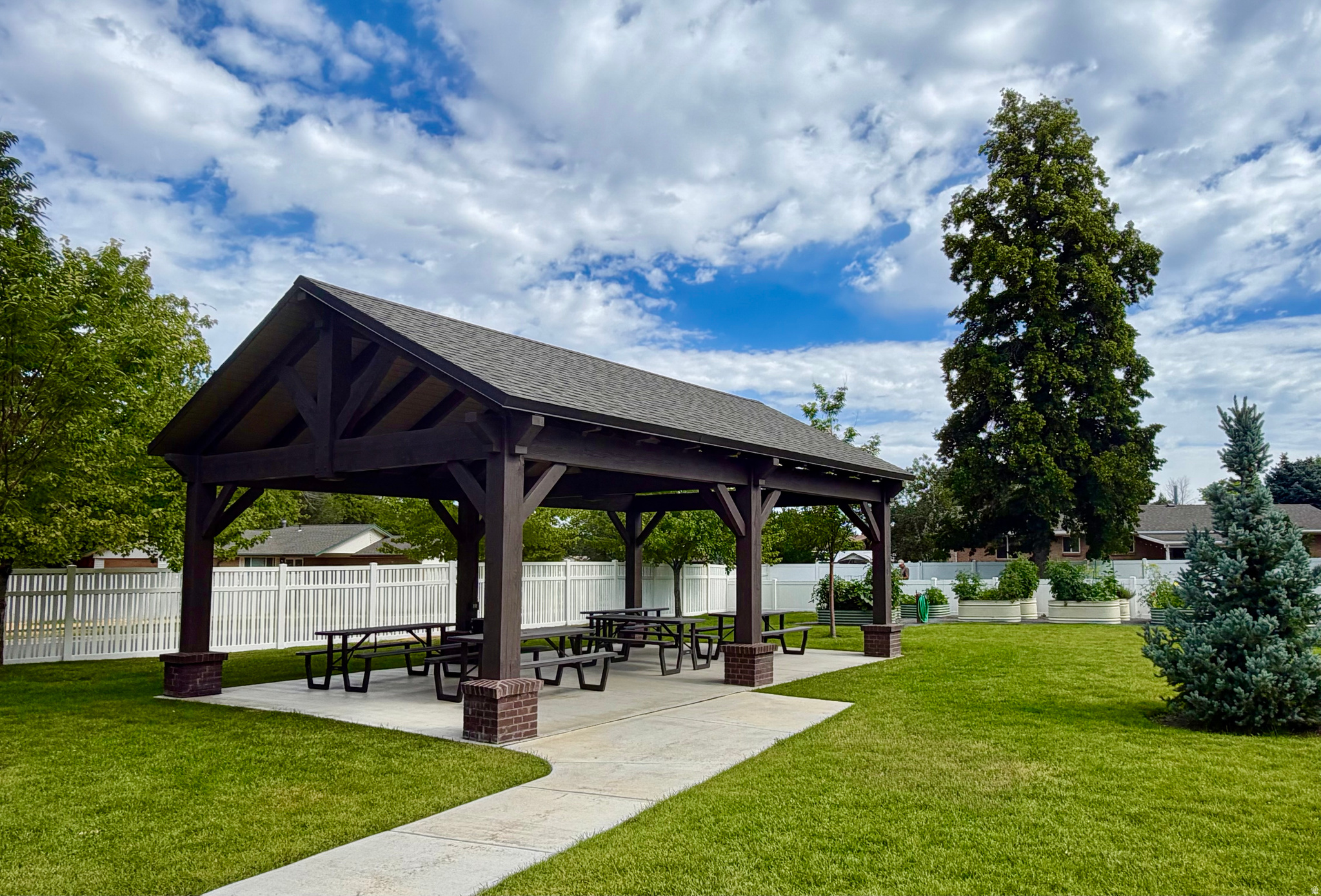 FAIRMEADOWS - Residential