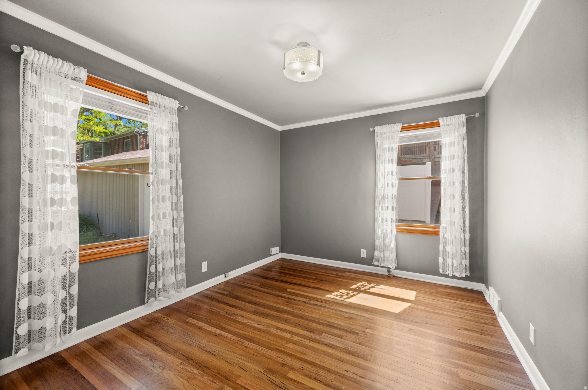 LAURELHURST - Residential