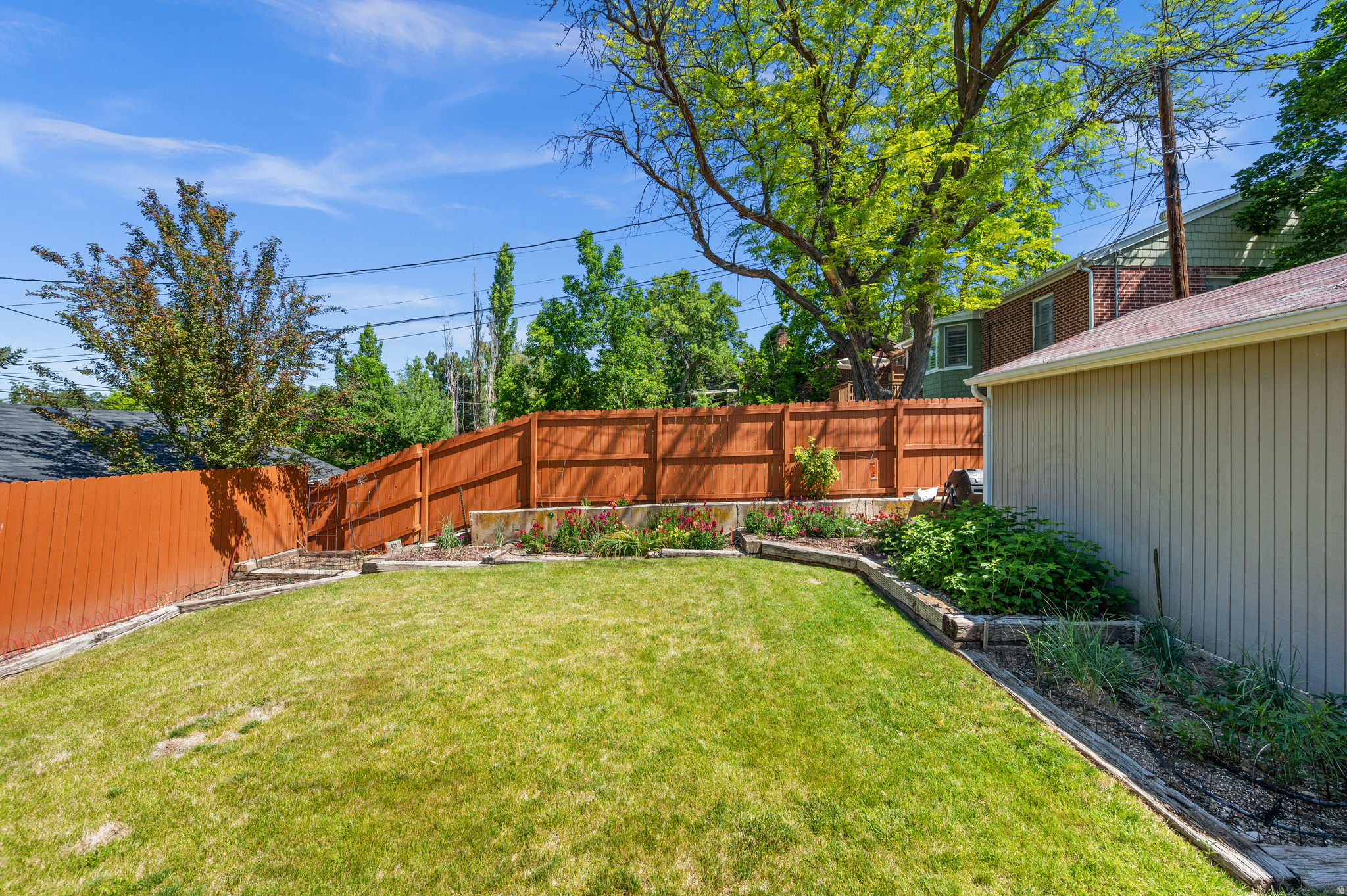 LAURELHURST - Residential