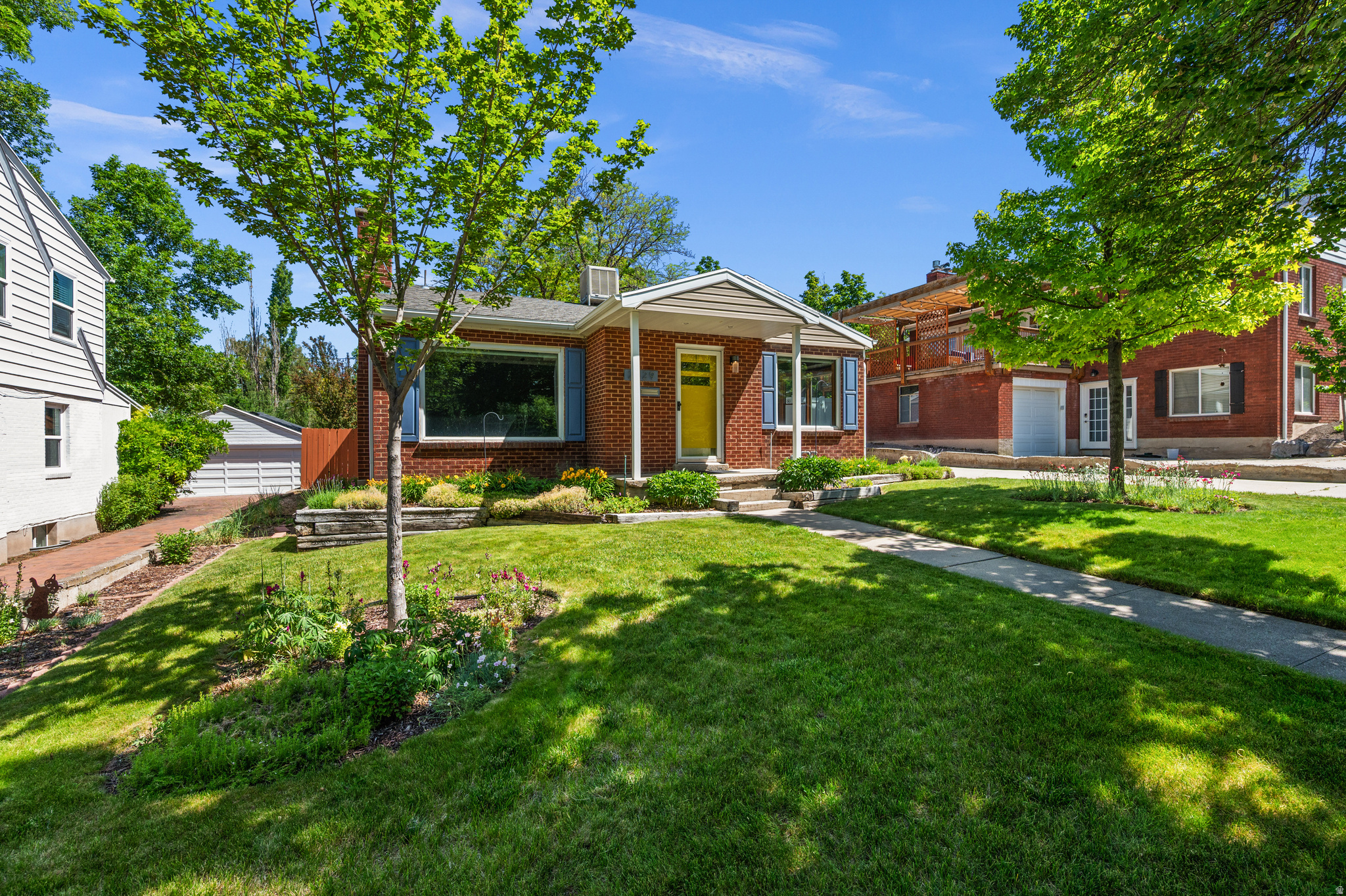 LAURELHURST - Residential
