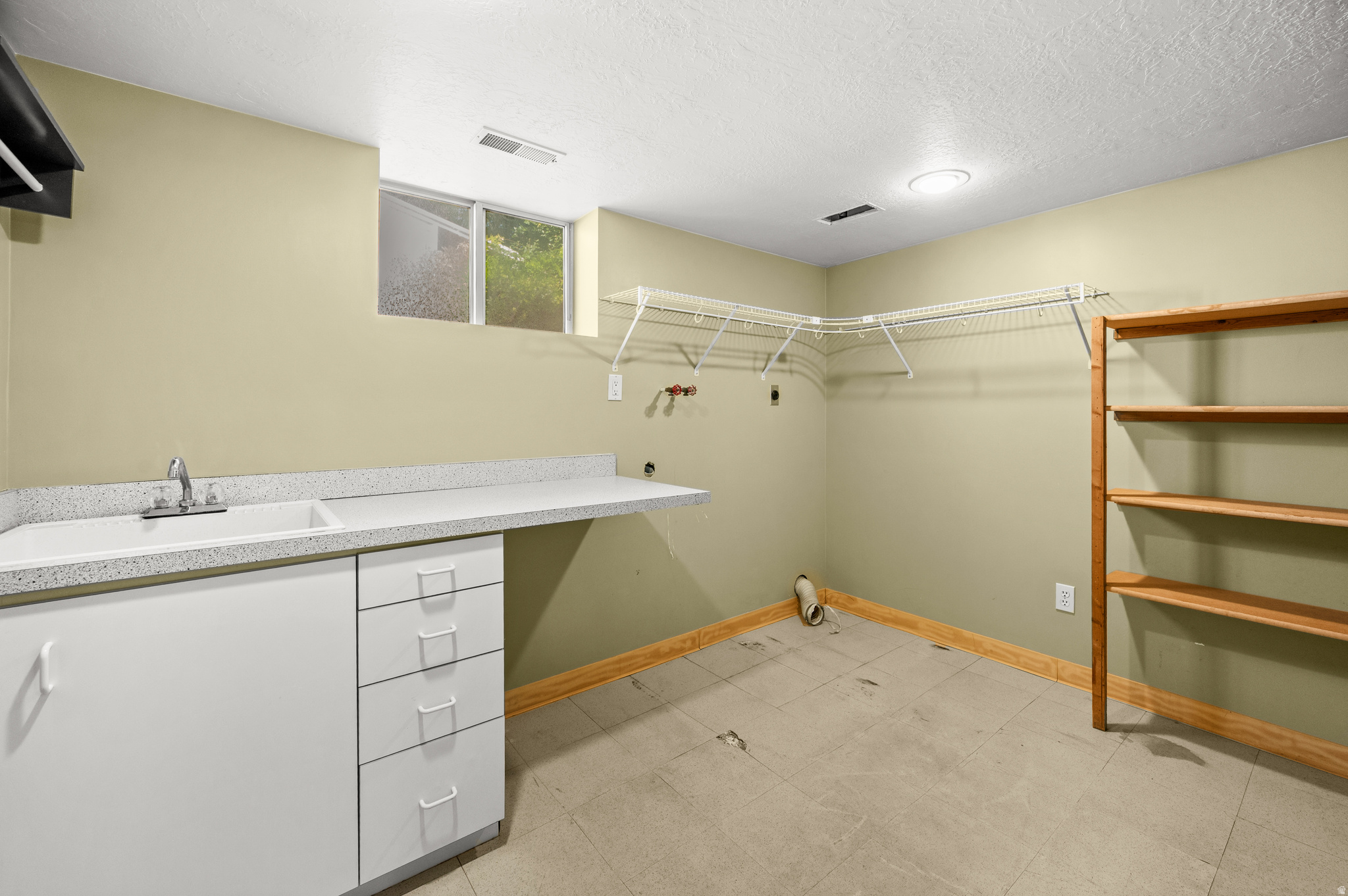 LAURELHURST - Residential