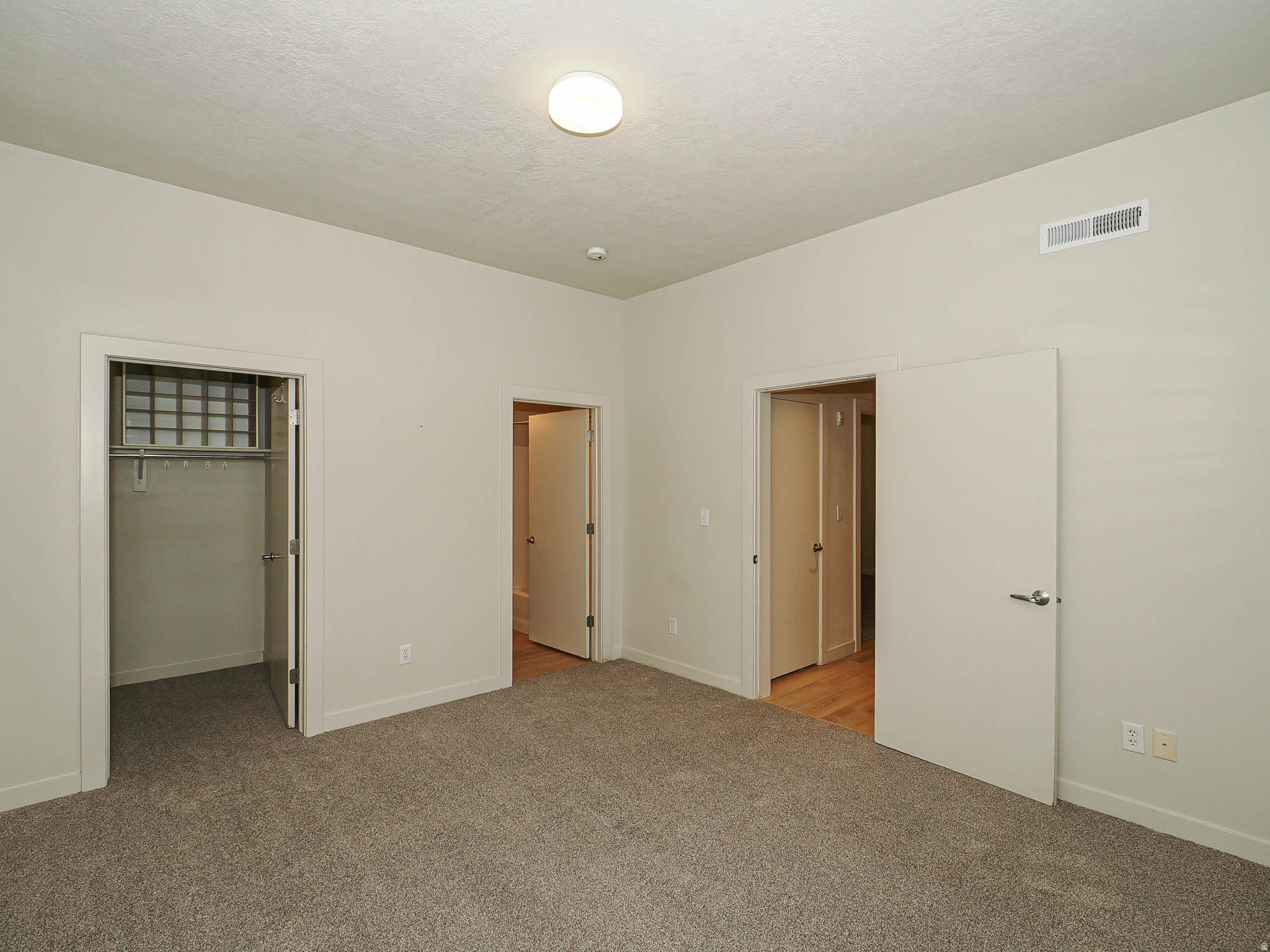 ANGELINAS CORNER - Residential