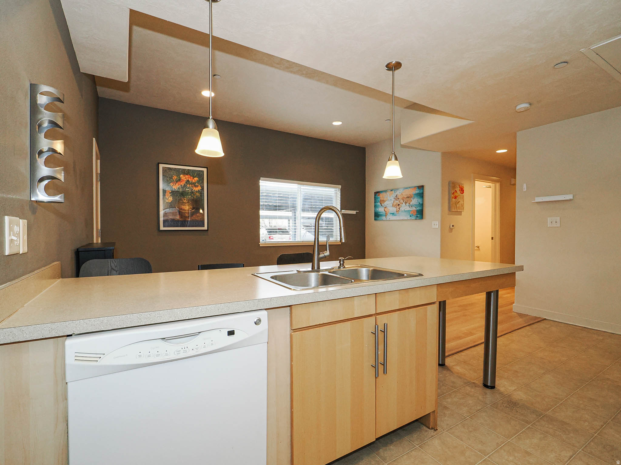 ANGELINAS CORNER - Residential