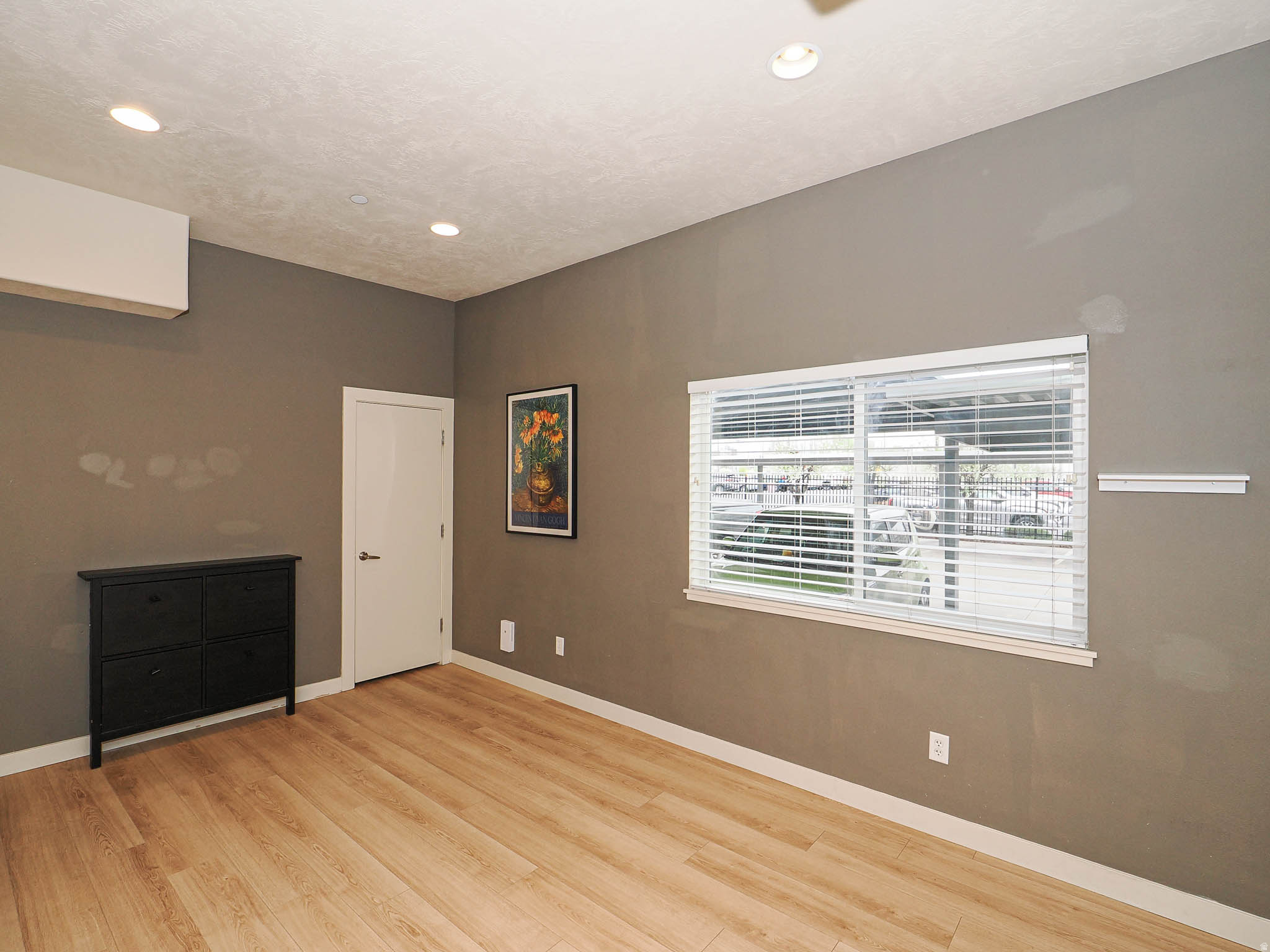 ANGELINAS CORNER - Residential
