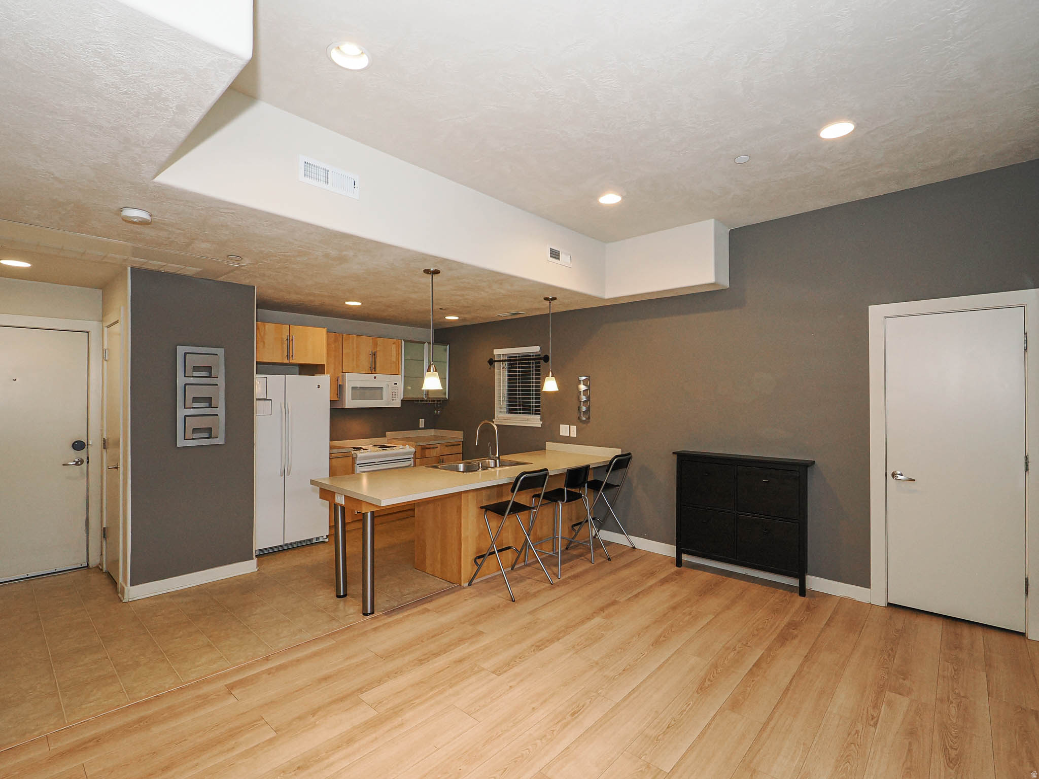 ANGELINAS CORNER - Residential