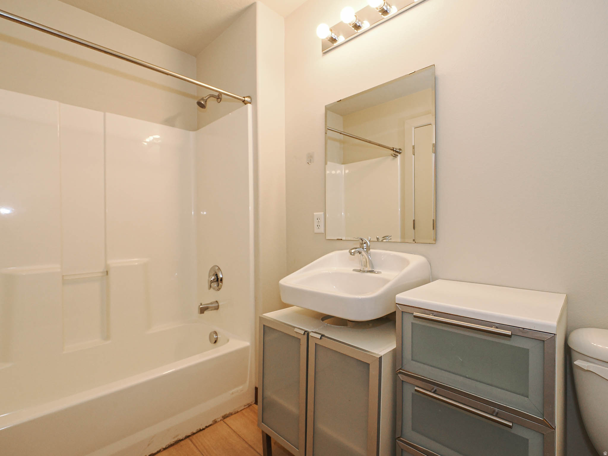 ANGELINAS CORNER - Residential