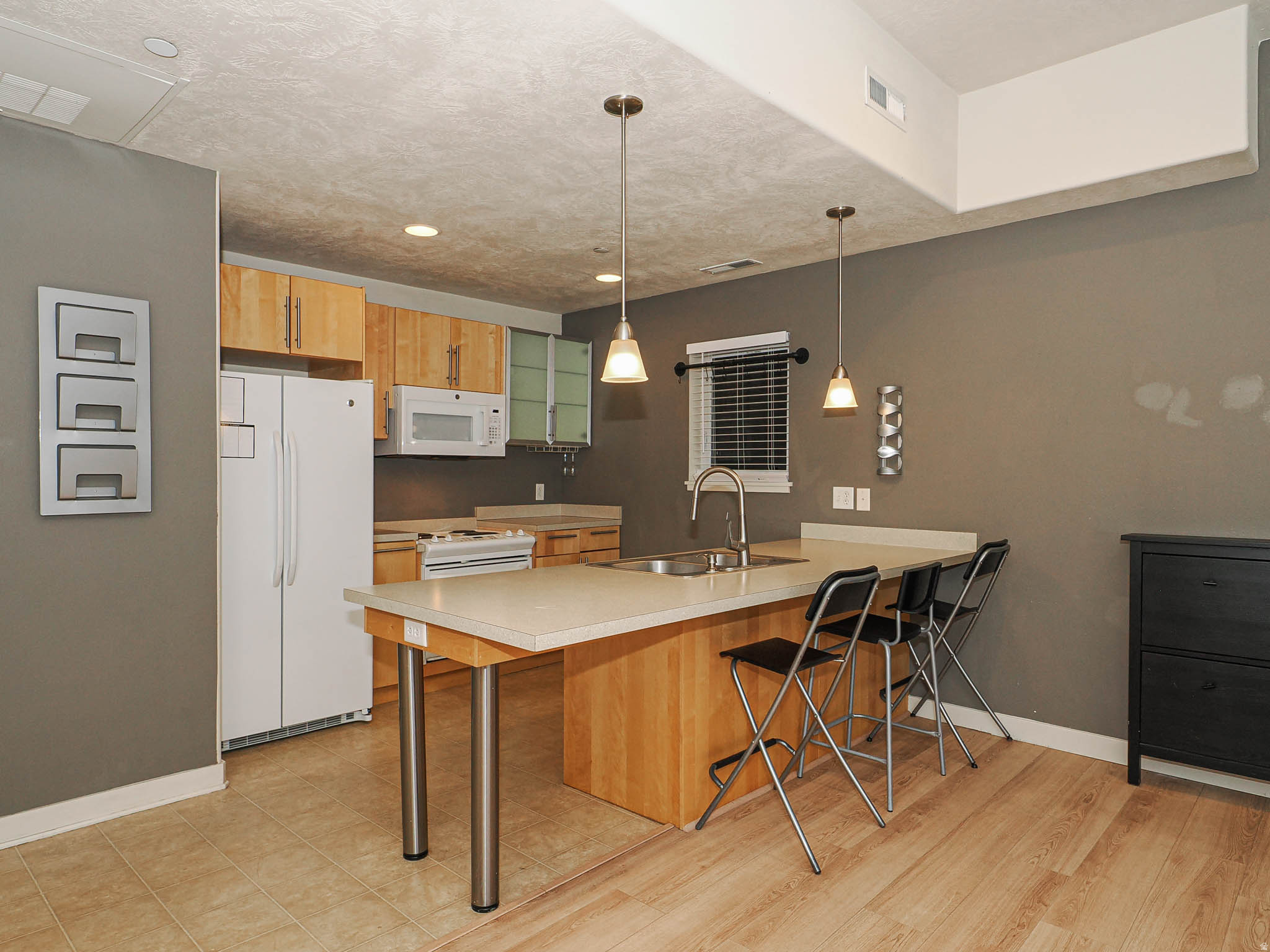 ANGELINAS CORNER - Residential