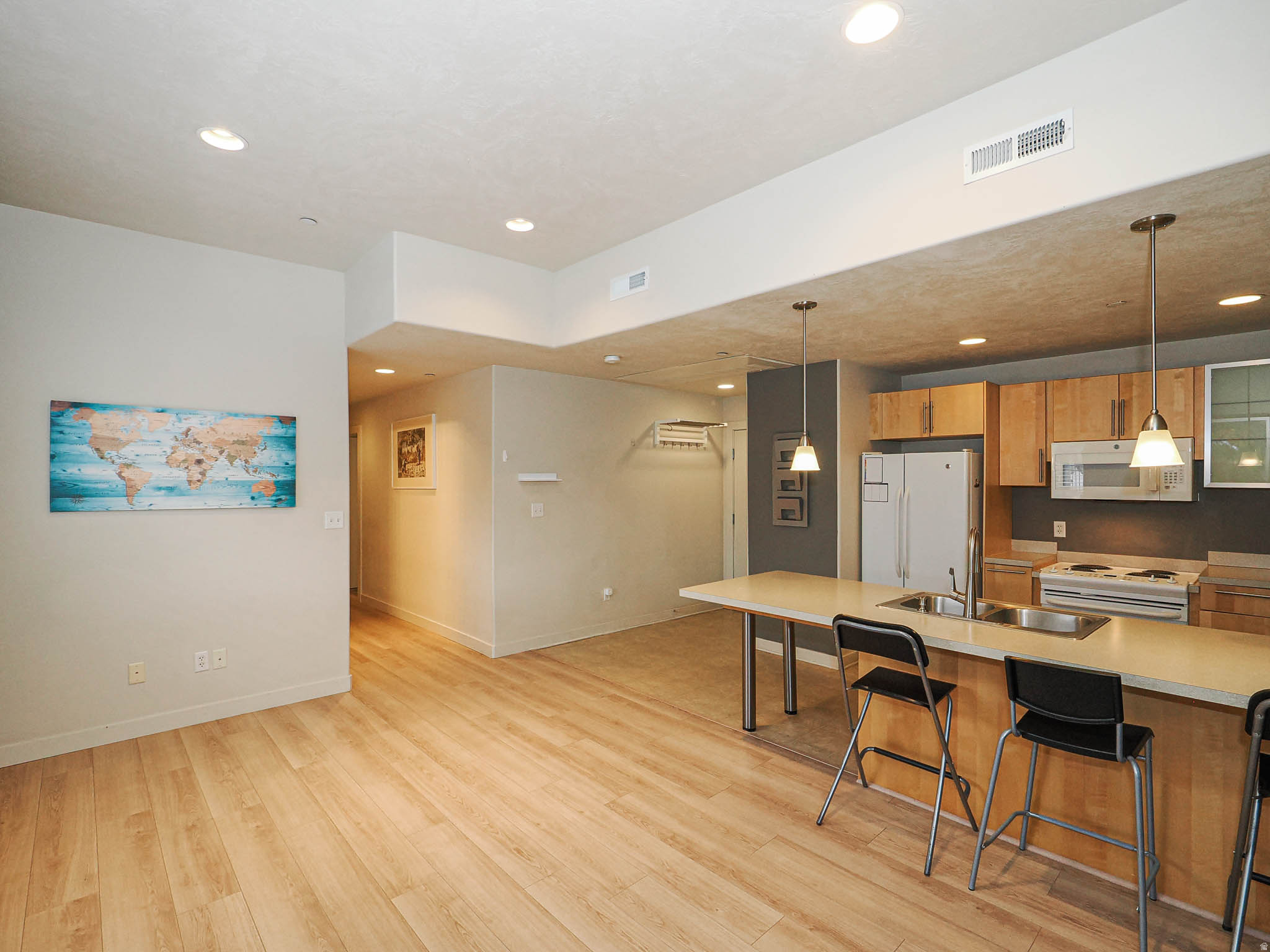 ANGELINAS CORNER - Residential