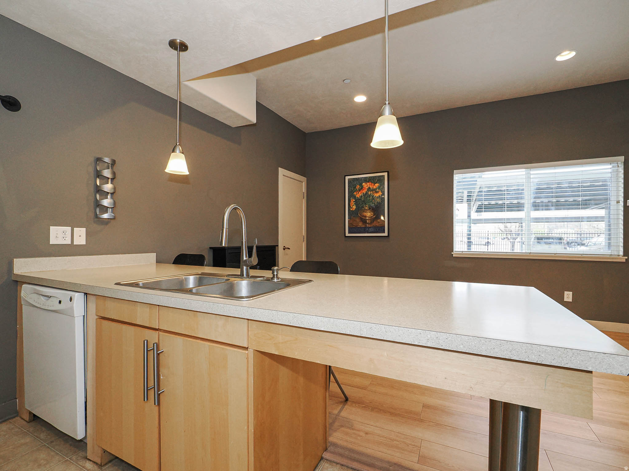 ANGELINAS CORNER - Residential