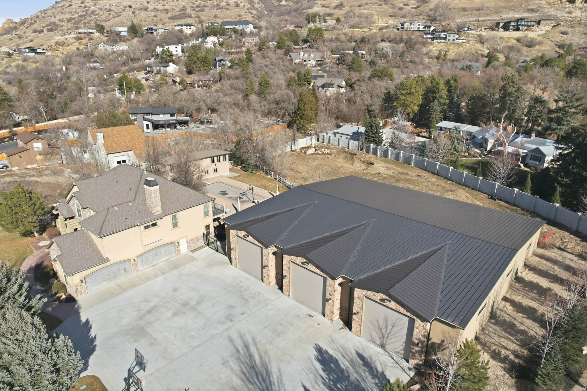 TOLCATE WOODS - Residential