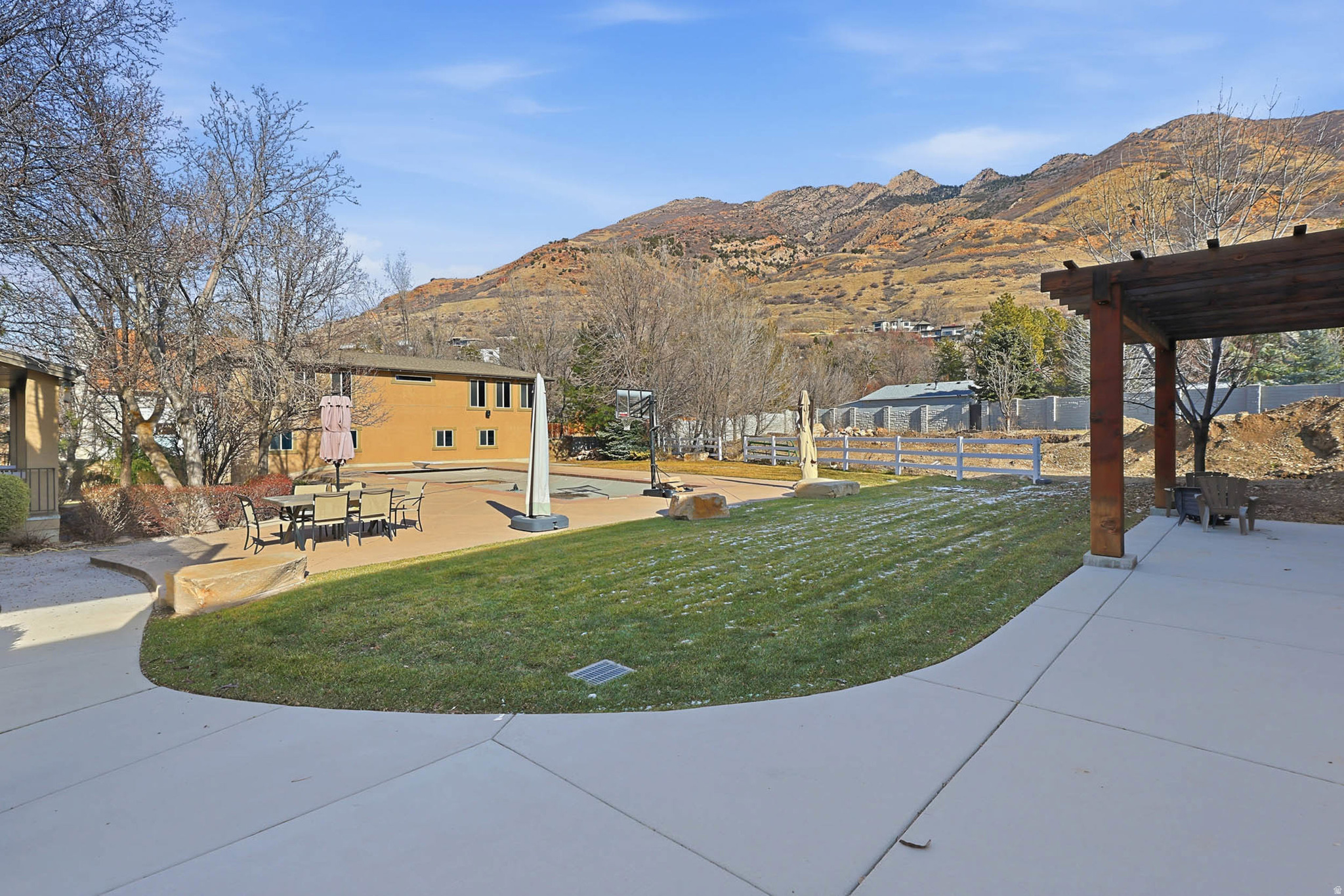 TOLCATE WOODS - Residential
