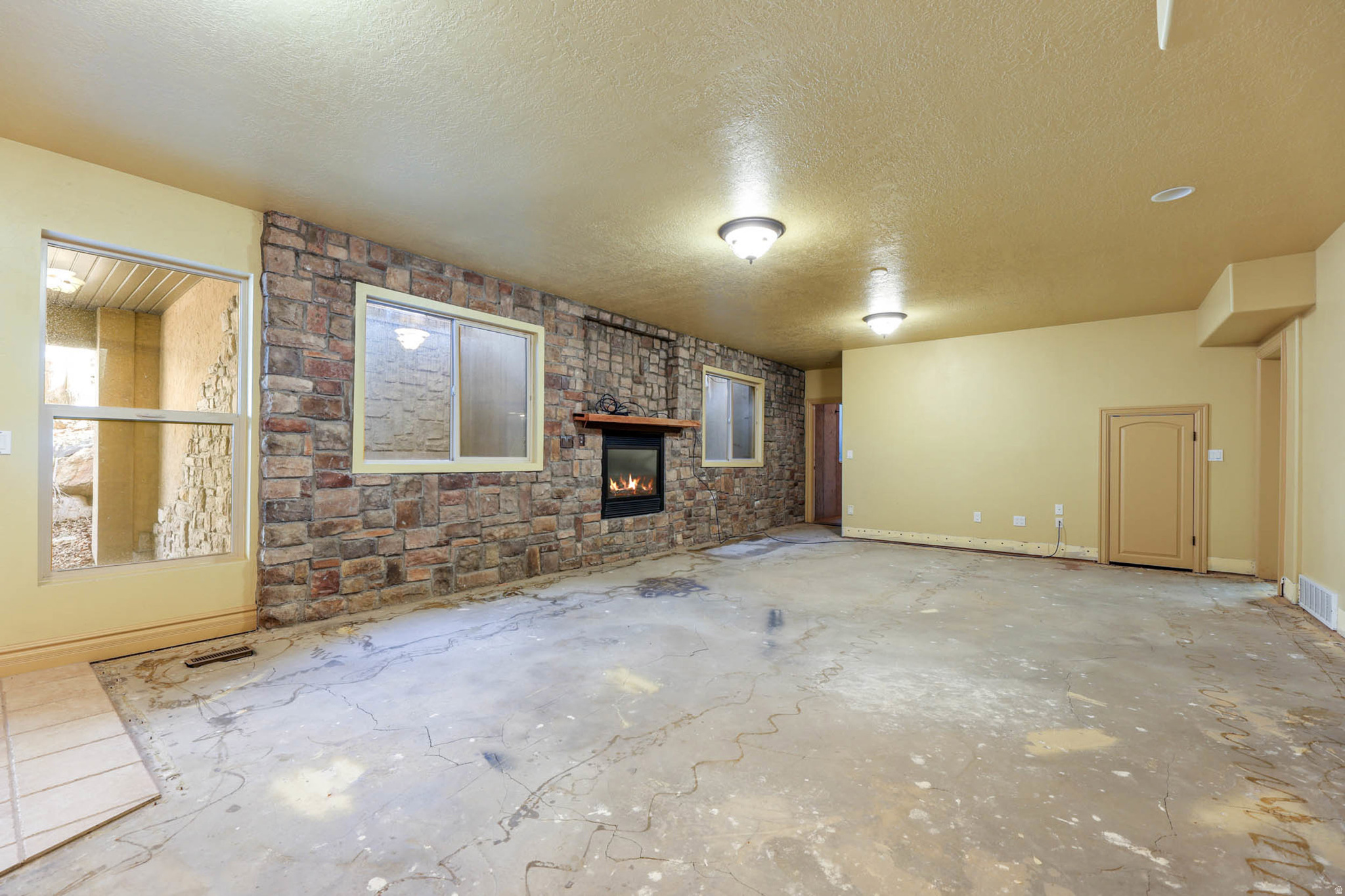 TOLCATE WOODS - Residential