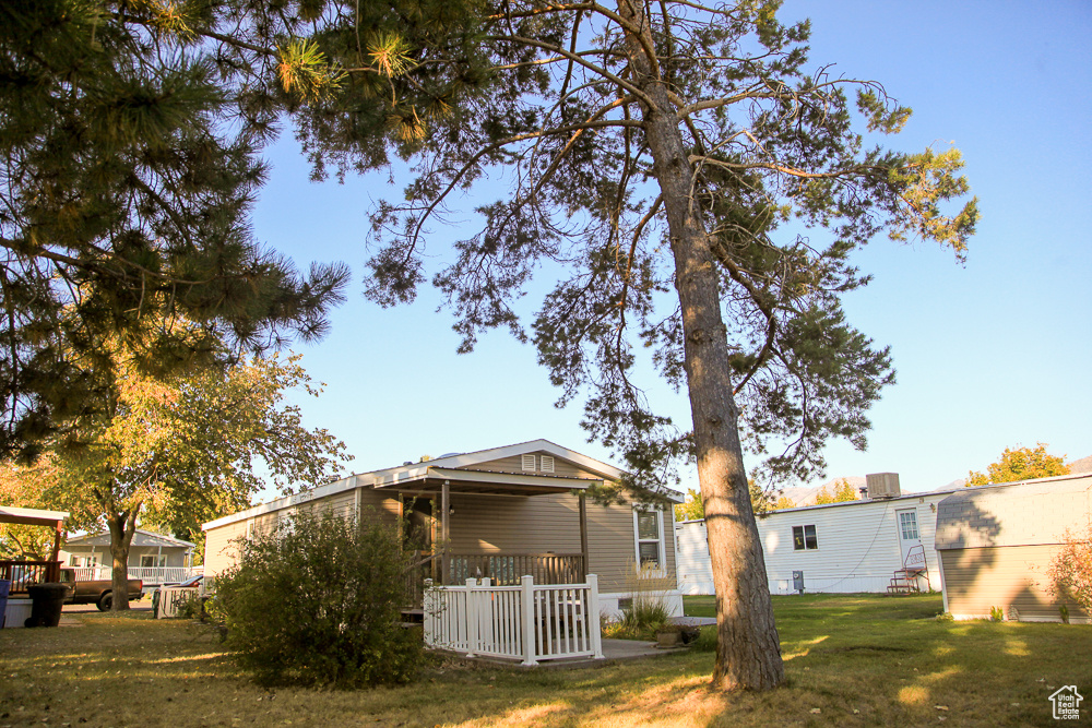 PALATIAL LIVING - Residential