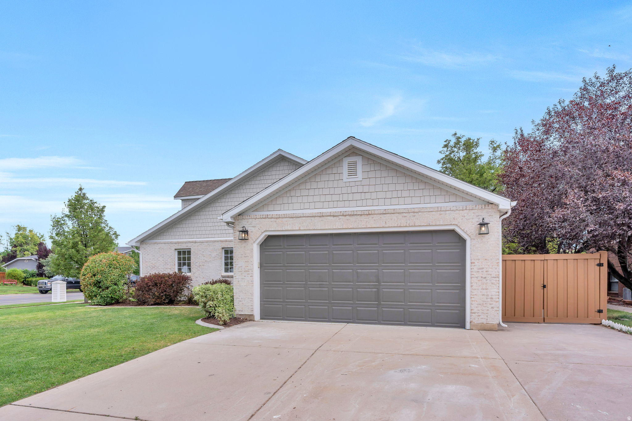 BRENTON WOODS - Residential