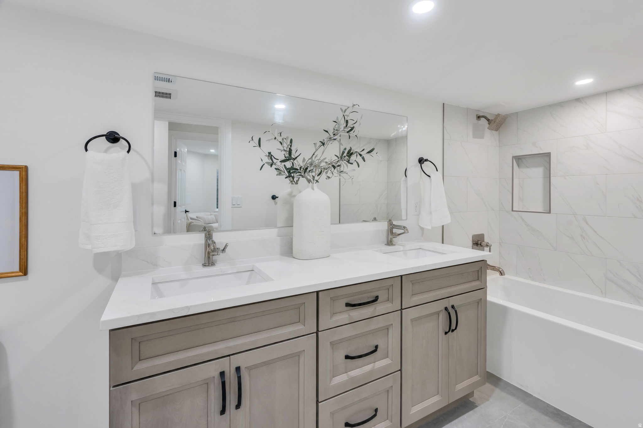 BRENTON WOODS - Residential