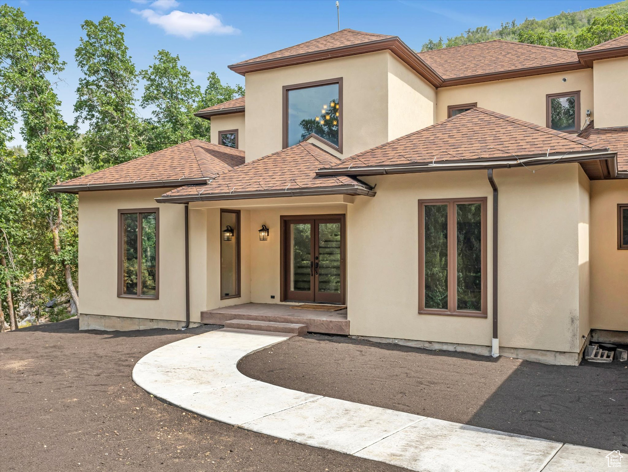 EMIGRATION PLACE - Residential