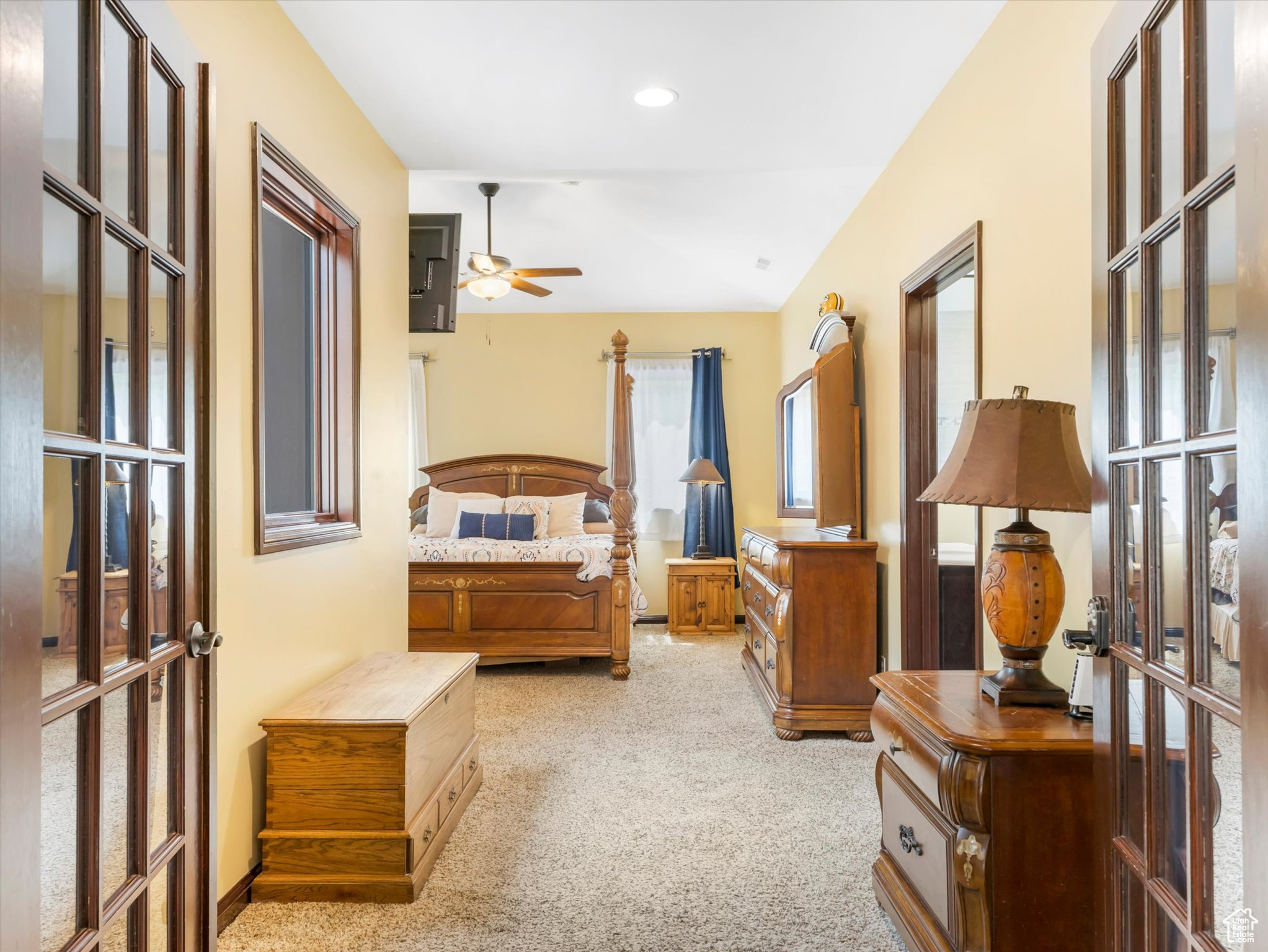 EMIGRATION PLACE - Residential