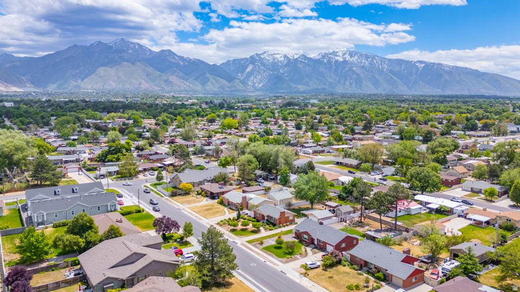 TWIN PEAKS CIRCLE - Residential