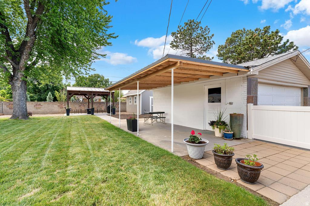 TWIN PEAKS CIRCLE - Residential