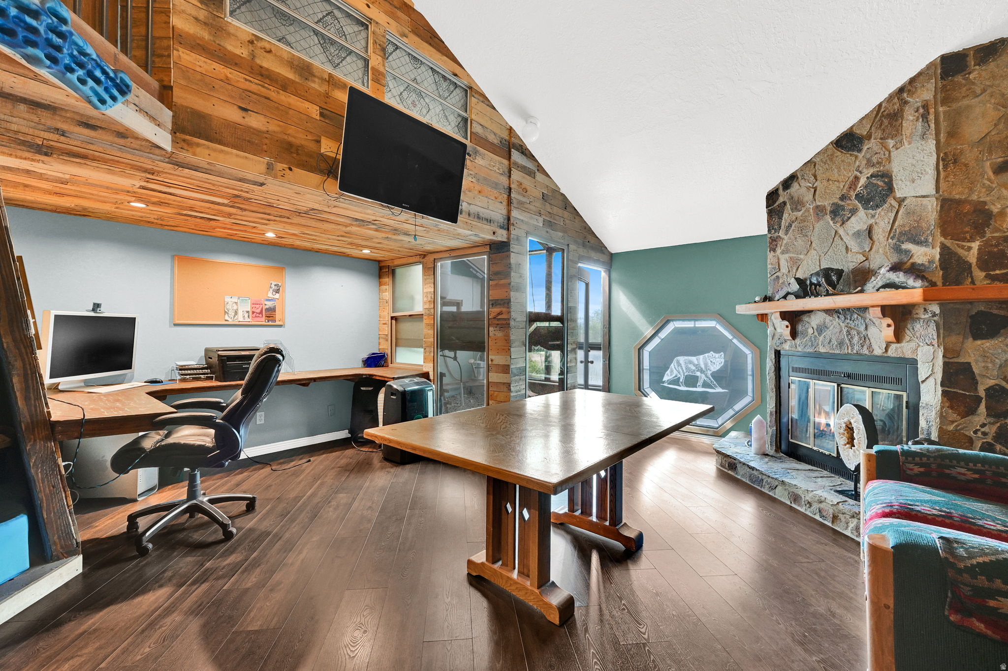 WOLF STAR - Residential