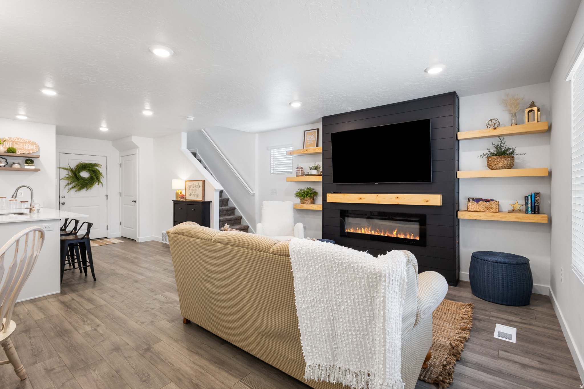MECHAM TOWNS - Residential