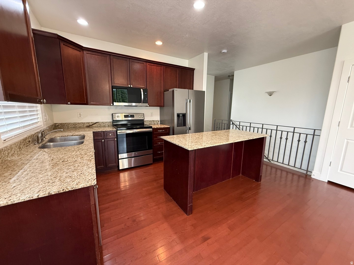 HANKS - Residential