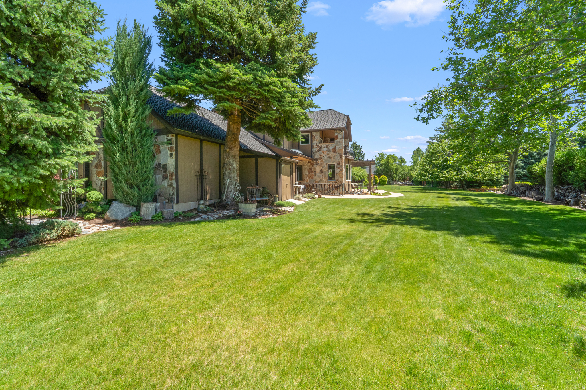 HIDDEN OAKS - Residential